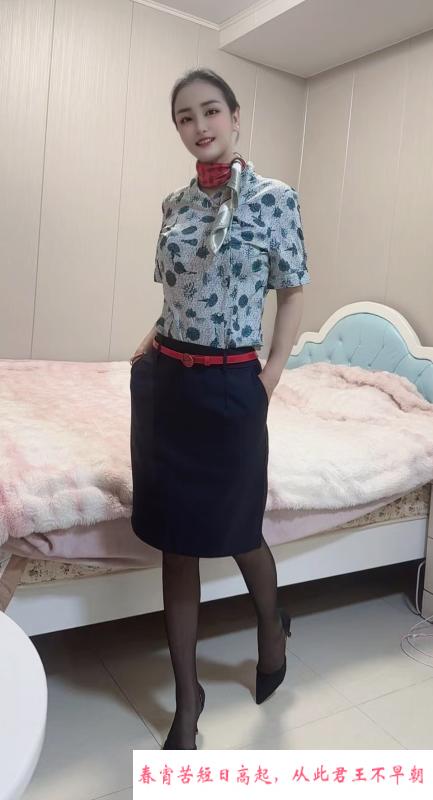 长腿甜美空姐来了 第2张