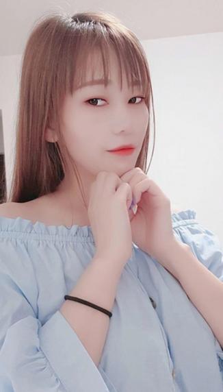 小不点美女 第1张