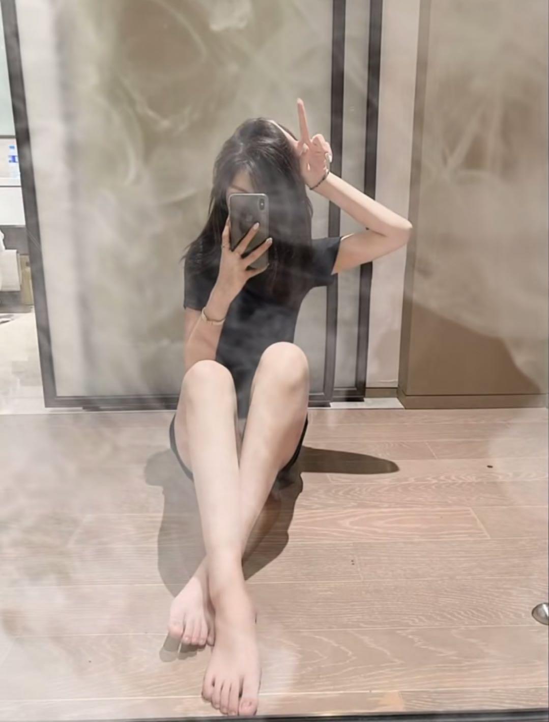 98小妹妹因为想要买奢饰品初次下水，体验超棒 第1张