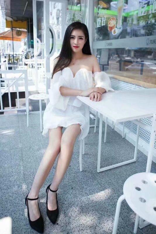 成都性感妩媚满足狼友幻想，服务控首选，身材高挑大长腿 第2张
