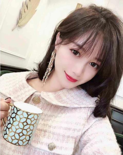 南山喜嫣:照片真实,颜值身材俱佳,挑逗型超骚嫩妹子 第1张