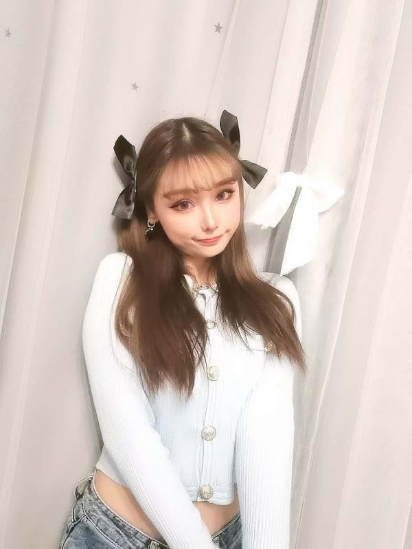 马群胸大女孩有点高傲 第2张