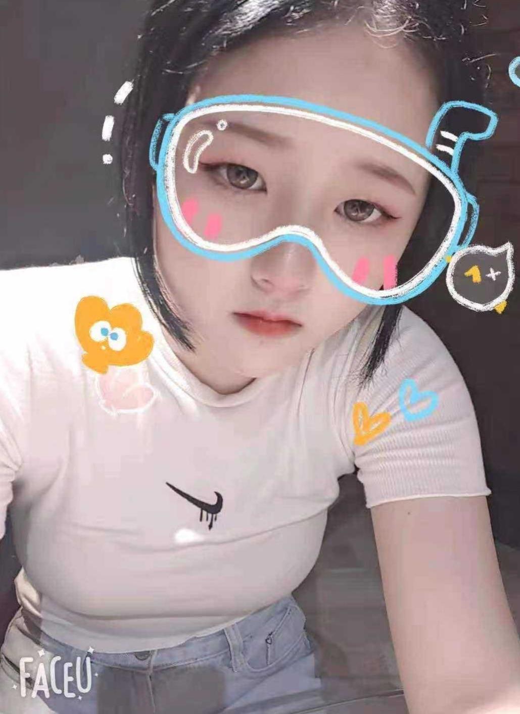 18岁可人的学生妹 第1张