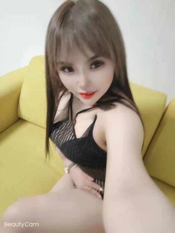 双飞两骚货 第1张