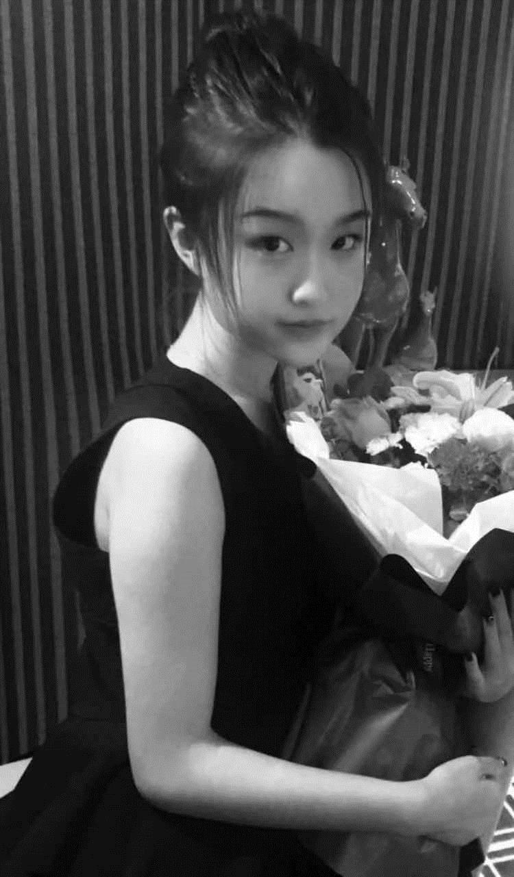 温婉少妇爱不释手 第3张